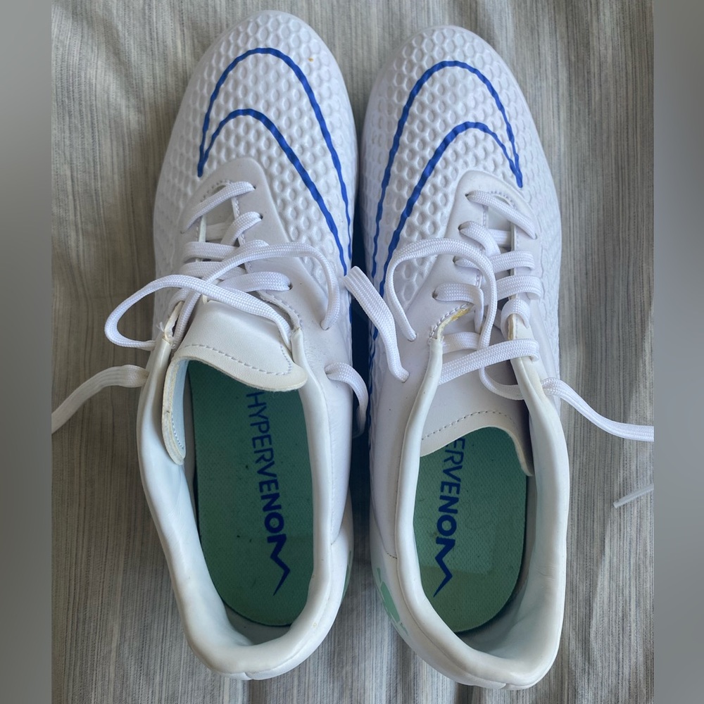Nike Cleats - Picture 3 of 5